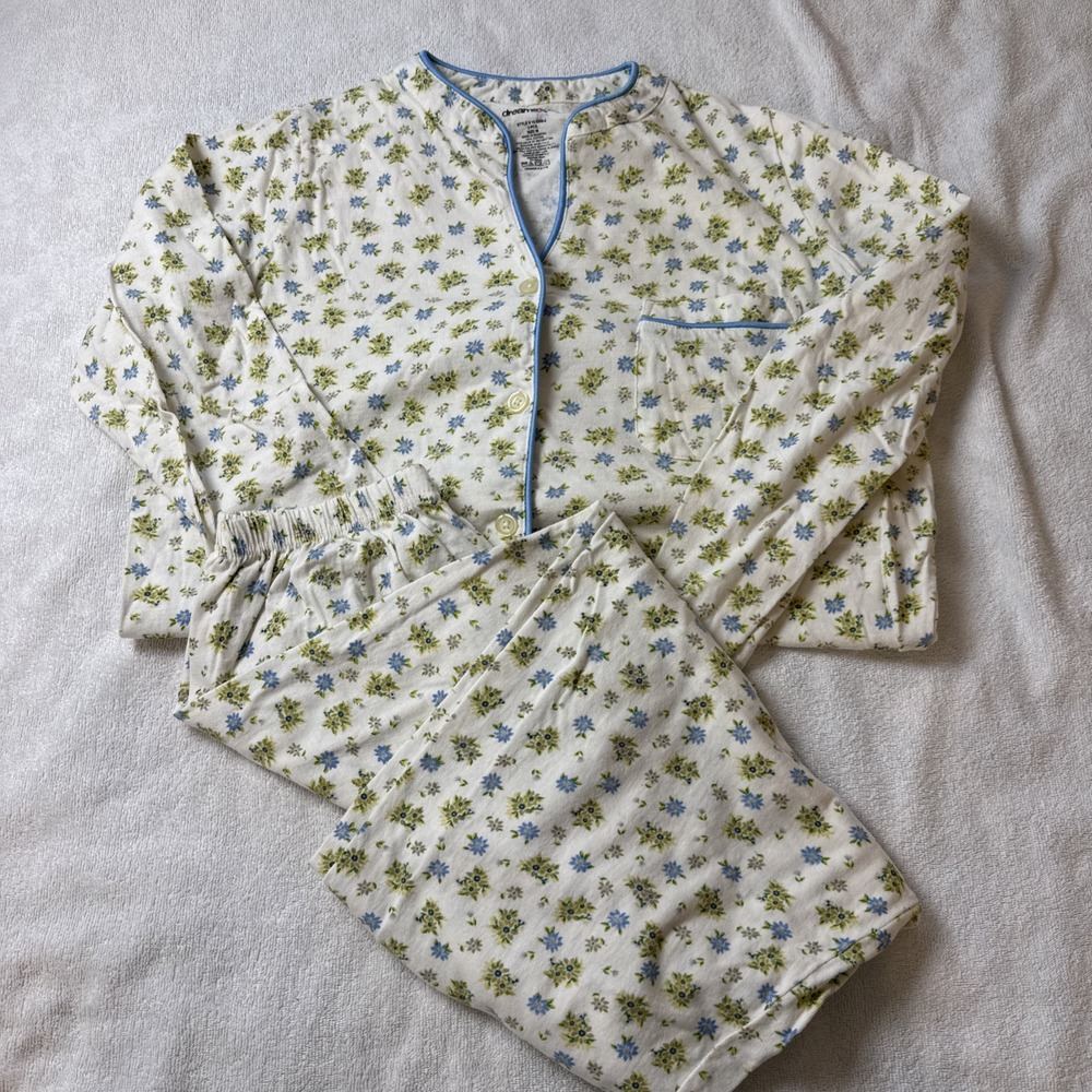 Dreams and Co Womens M Cream Blue Floral Cotton Pajama Set Long Sleeve 2pc